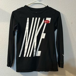 Nike athletic cut graphic long sleeve size medium